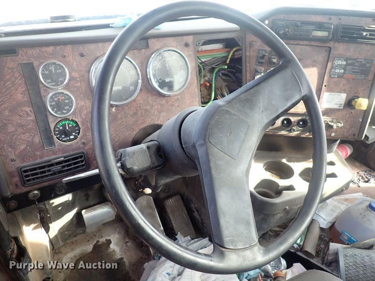 image for item DQ2971 2000 International 5000  vacuum truck