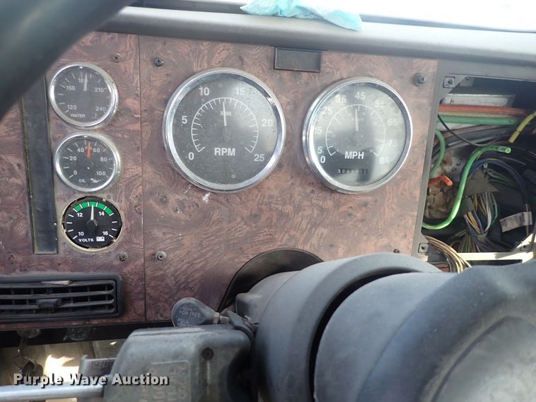 image for item DQ2971 2000 International 5000  vacuum truck