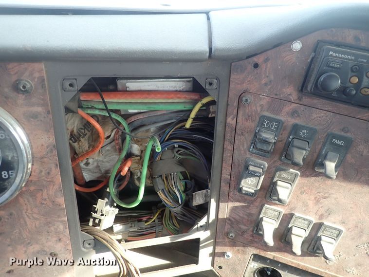 image for item DQ2971 2000 International 5000  vacuum truck