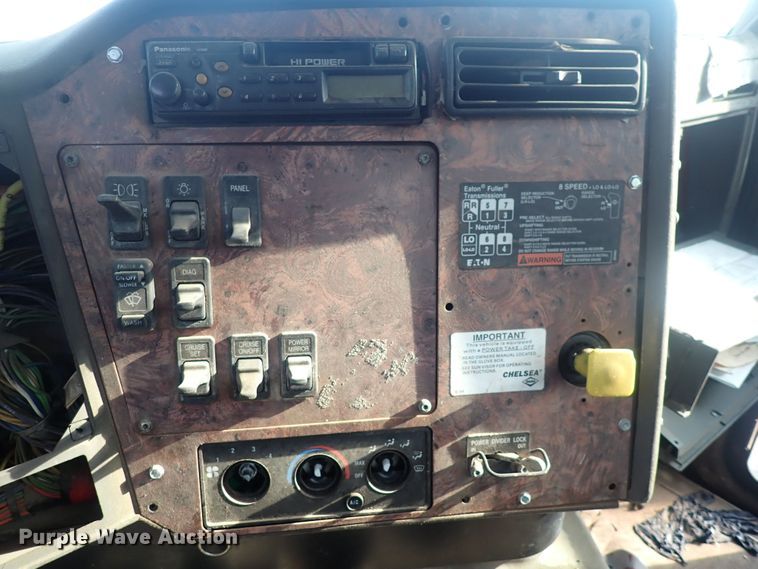 image for item DQ2971 2000 International 5000  vacuum truck