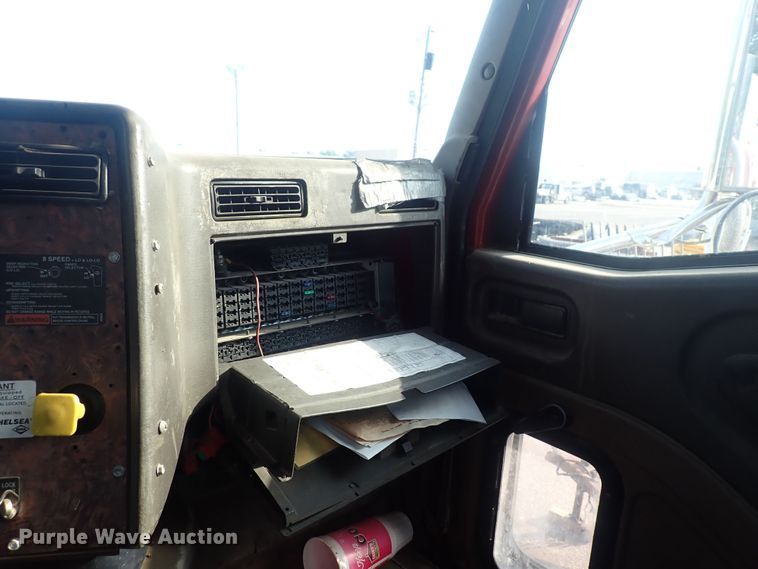 image for item DQ2971 2000 International 5000  vacuum truck