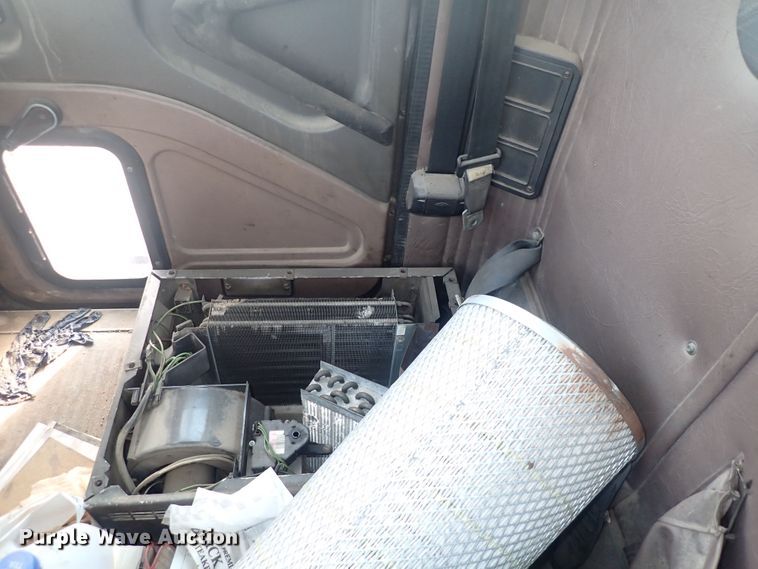 image for item DQ2971 2000 International 5000  vacuum truck