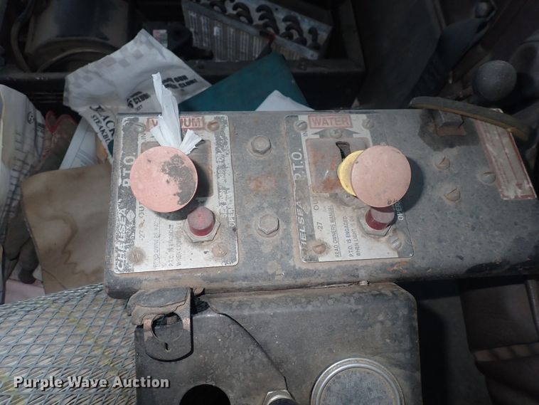 image for item DQ2971 2000 International 5000  vacuum truck