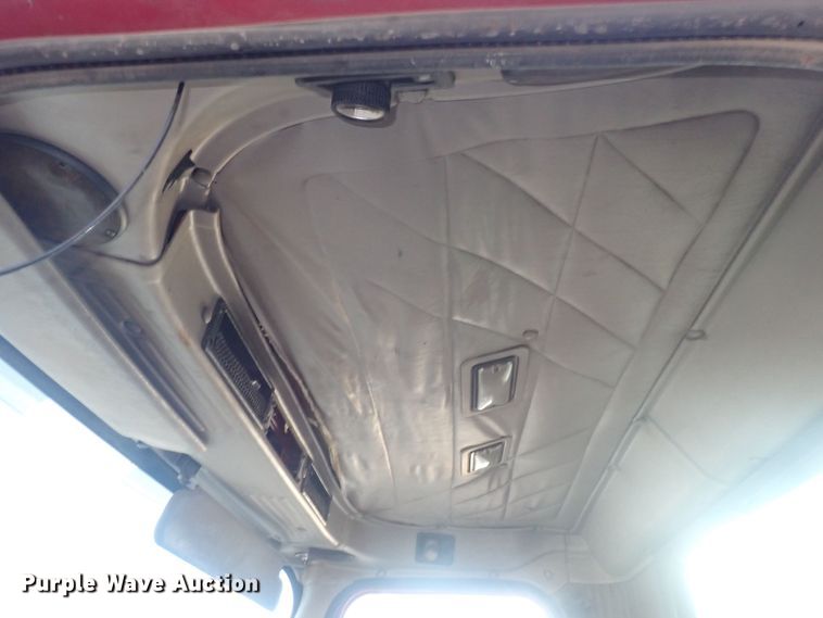 image for item DQ2971 2000 International 5000  vacuum truck