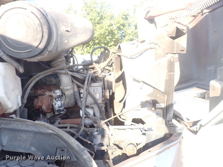 image for item DQ2971 2000 International 5000  vacuum truck