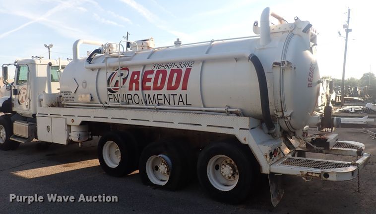 image for item DQ2971 2000 International 5000  vacuum truck