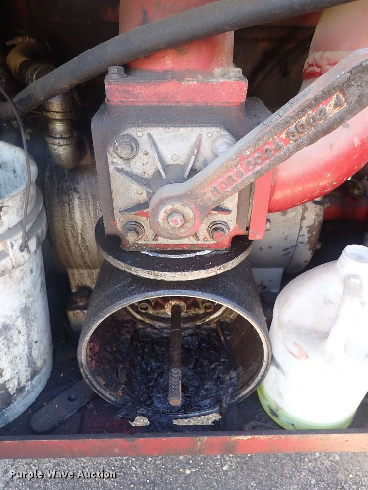 image for item DQ2971 2000 International 5000  vacuum truck