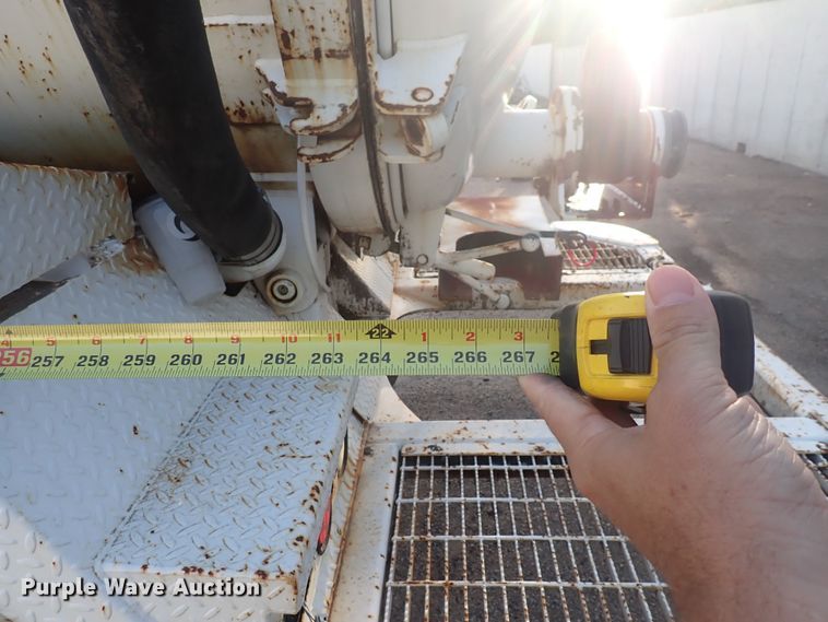 image for item DQ2971 2000 International 5000  vacuum truck