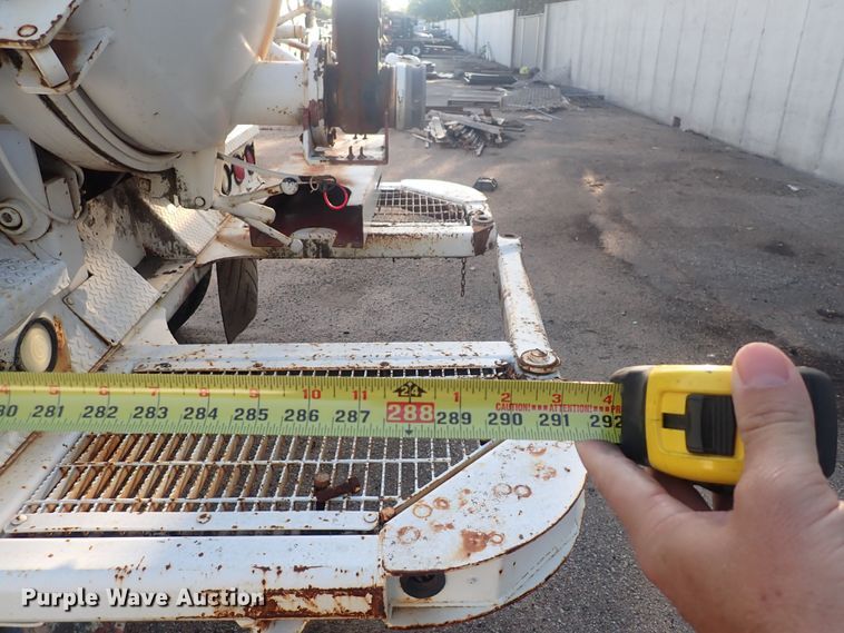 image for item DQ2971 2000 International 5000  vacuum truck