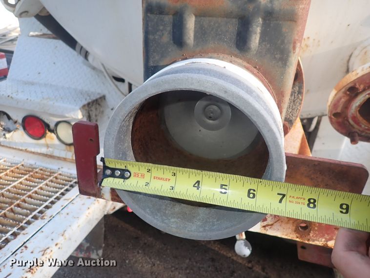 image for item DQ2971 2000 International 5000  vacuum truck