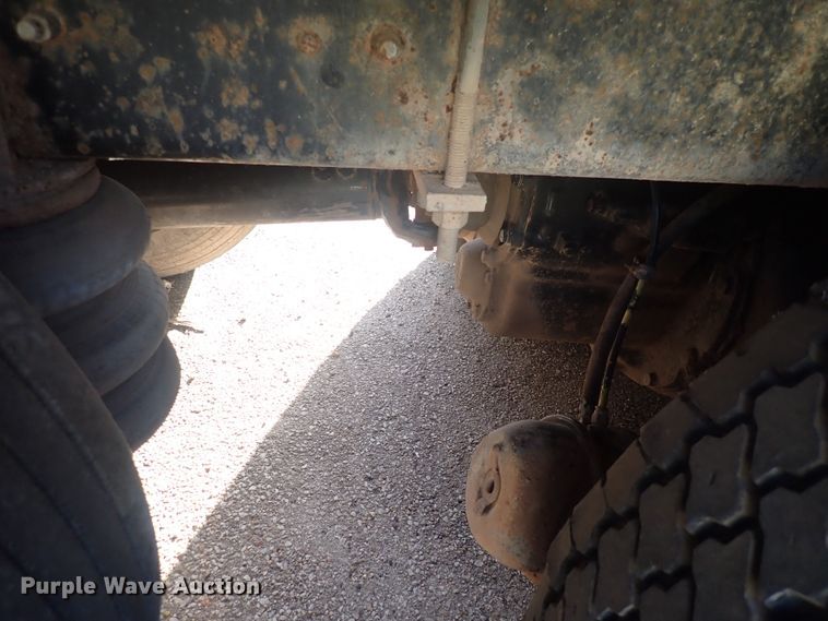 image for item DQ2971 2000 International 5000  vacuum truck