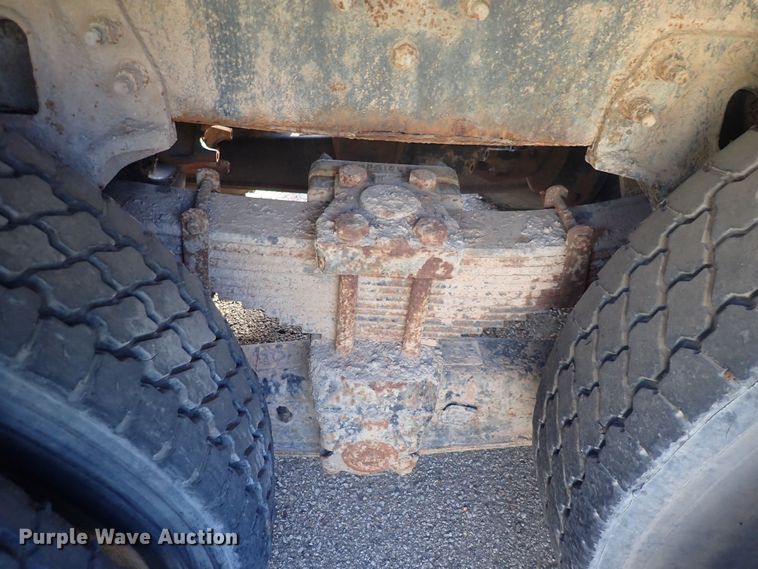 image for item DQ2971 2000 International 5000  vacuum truck