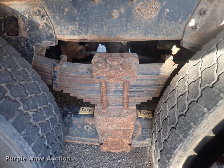 image for item DQ2971 2000 International 5000  vacuum truck