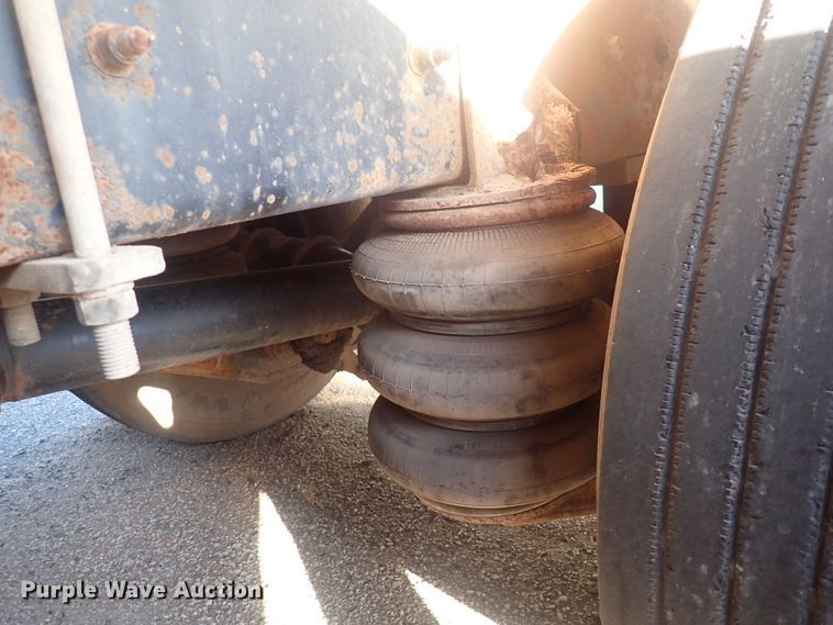 image for item DQ2971 2000 International 5000  vacuum truck