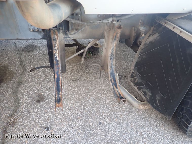 image for item DQ2971 2000 International 5000  vacuum truck