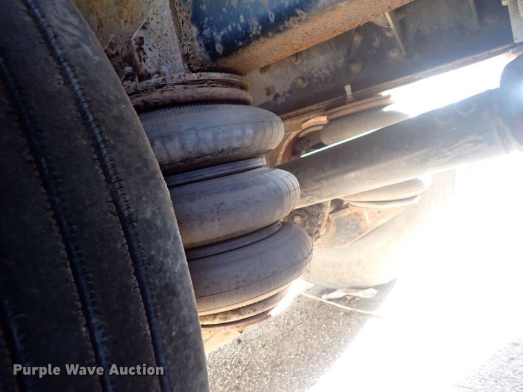 image for item DQ2971 2000 International 5000  vacuum truck