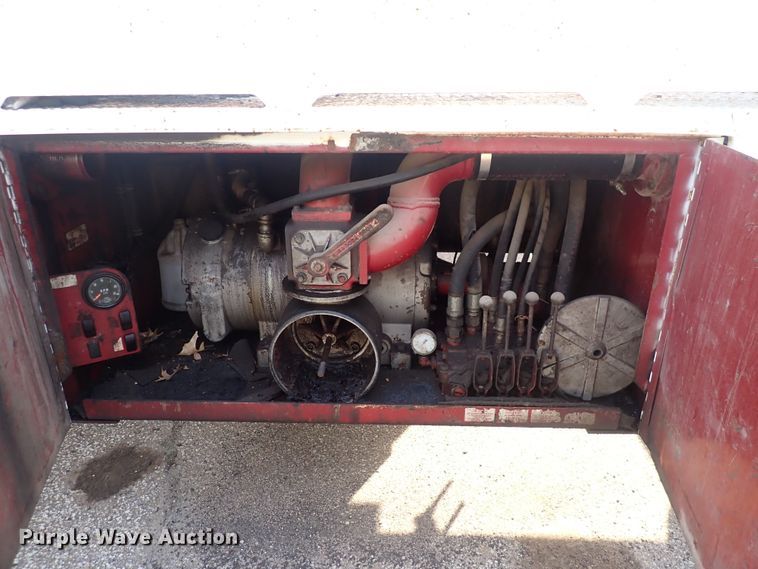 image for item DQ2971 2000 International 5000  vacuum truck