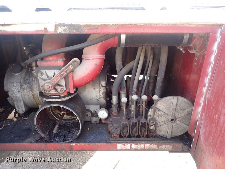 image for item DQ2971 2000 International 5000  vacuum truck