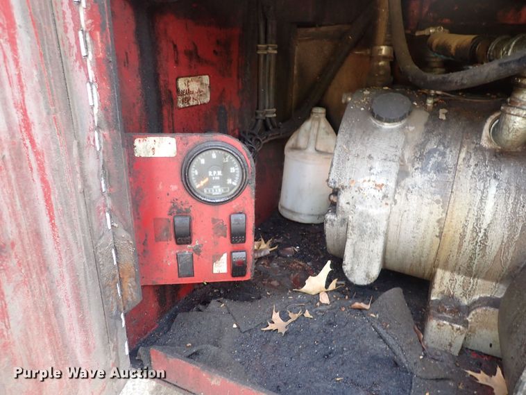 image for item DQ2971 2000 International 5000  vacuum truck