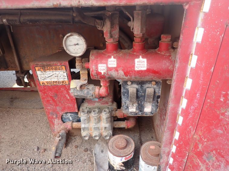 image for item DQ2971 2000 International 5000  vacuum truck