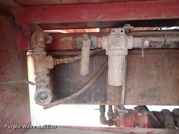 image for item DQ2971 2000 International 5000  vacuum truck