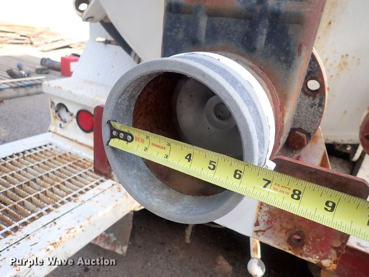 image for item DQ2971 2000 International 5000  vacuum truck