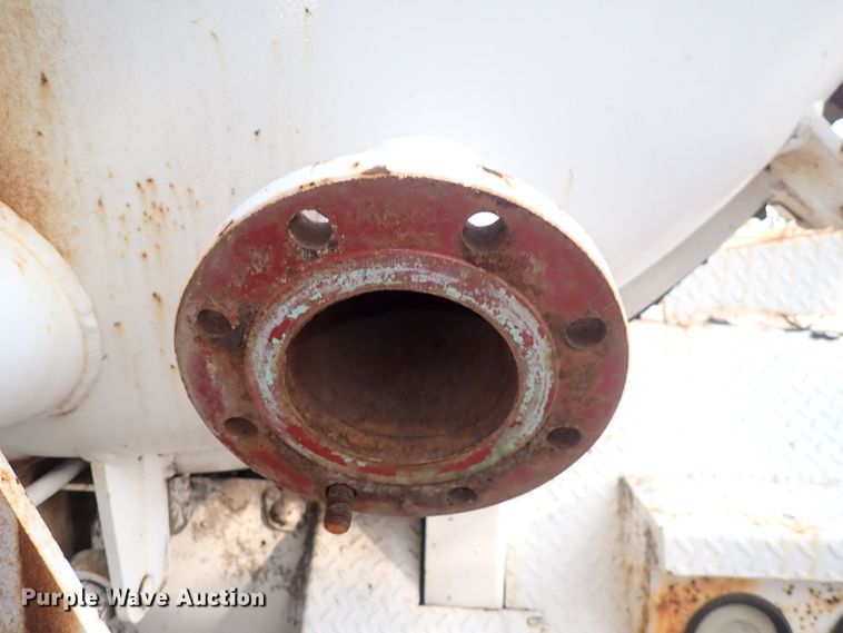 image for item DQ2971 2000 International 5000  vacuum truck