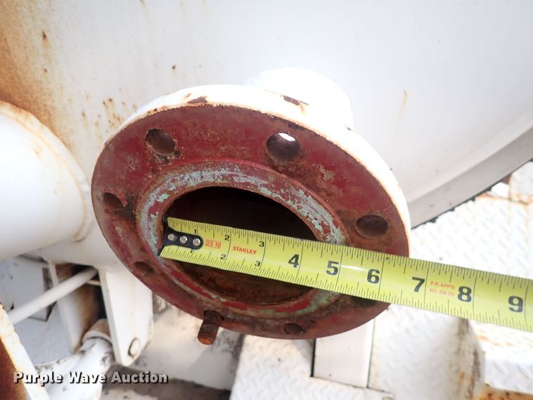 image for item DQ2971 2000 International 5000  vacuum truck