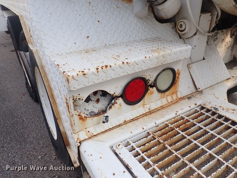 image for item DQ2971 2000 International 5000  vacuum truck