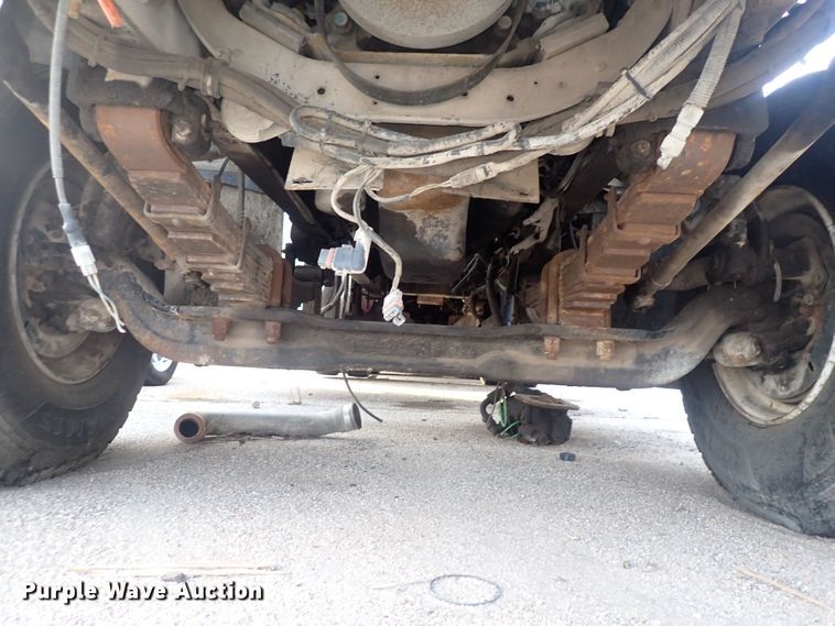 image for item DQ2971 2000 International 5000  vacuum truck