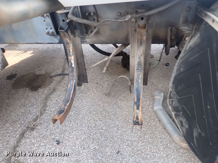 image for item DQ2971 2000 International 5000  vacuum truck