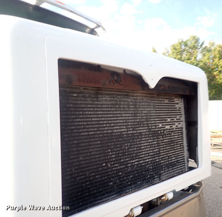 image for item DQ2971 2000 International 5000  vacuum truck