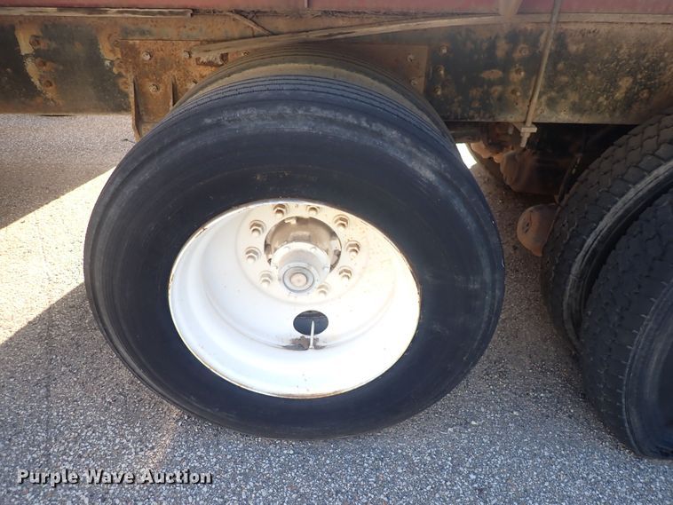 image for item DQ2971 2000 International 5000  vacuum truck