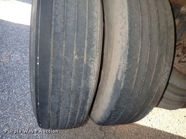 image for item DQ2971 2000 International 5000  vacuum truck