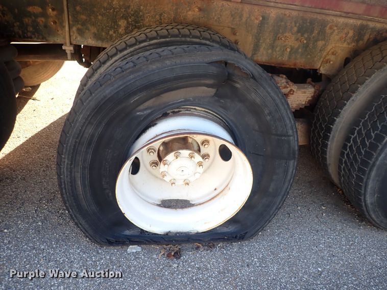 image for item DQ2971 2000 International 5000  vacuum truck