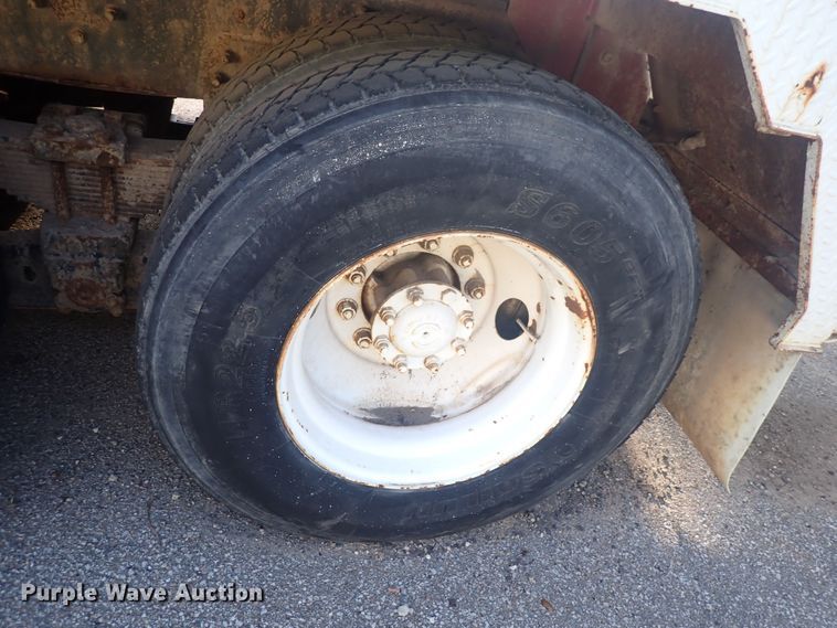 image for item DQ2971 2000 International 5000  vacuum truck