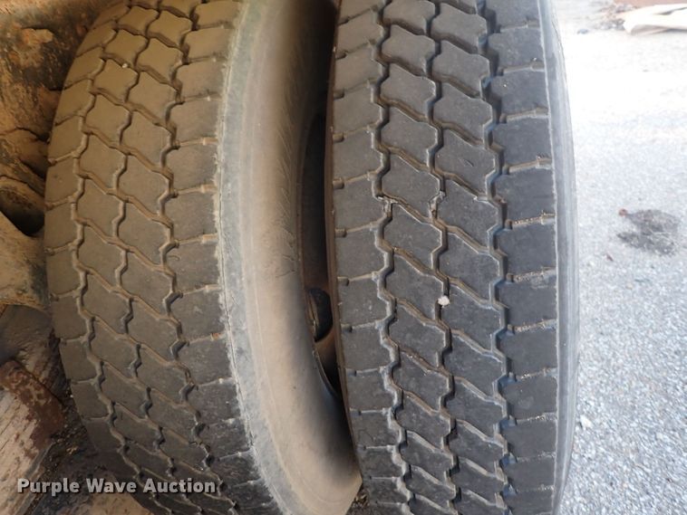 image for item DQ2971 2000 International 5000  vacuum truck