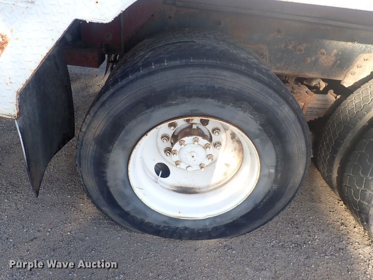 image for item DQ2971 2000 International 5000  vacuum truck