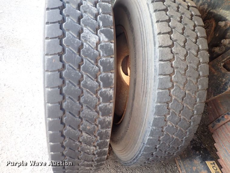 image for item DQ2971 2000 International 5000  vacuum truck