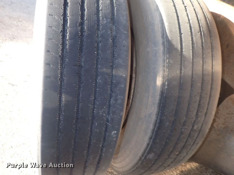 image for item DQ2971 2000 International 5000  vacuum truck