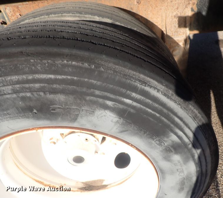 image for item DQ2971 2000 International 5000  vacuum truck