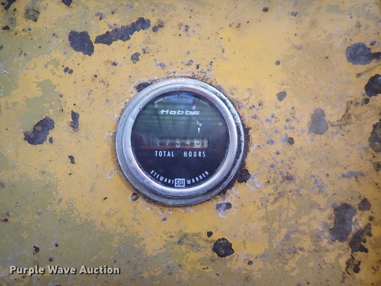 image for item DQ3012 1974 Case 1830  skid steer loader