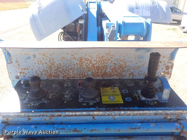 image for item DQ3025 Genie Z45/25  boom lift