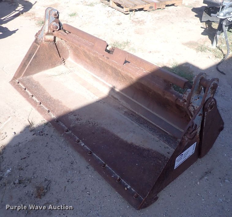 72" W skid steer fourinone bucket in Wichita, KS Item DQ3044 sold
