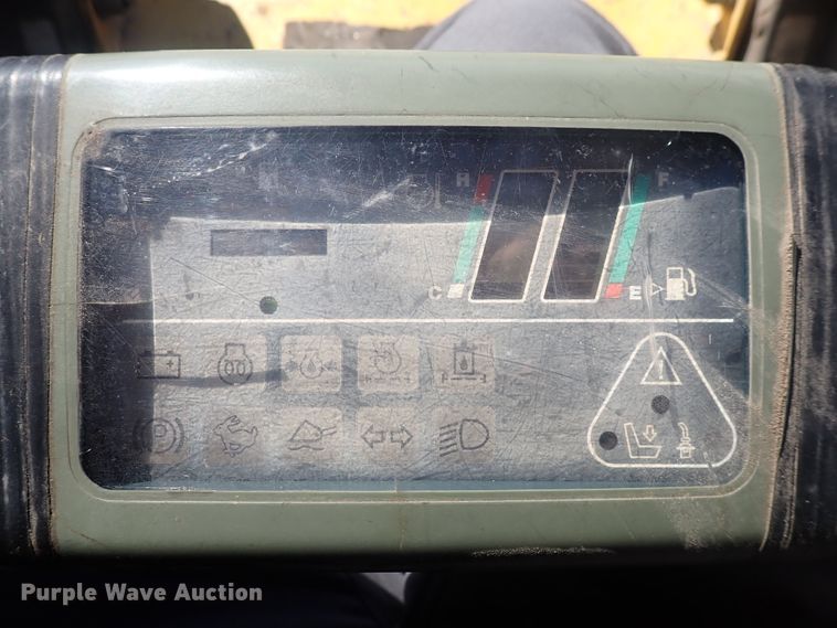 image for item DQ3047 2005 Komatsu 1020T  skid steer loader