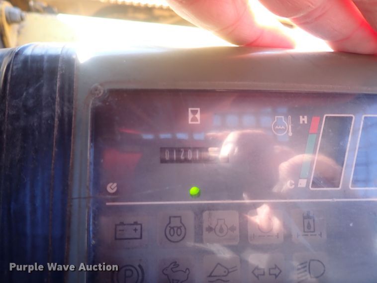 image for item DQ3047 2005 Komatsu 1020T  skid steer loader