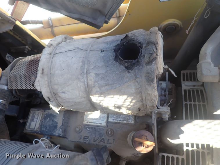 image for item DQ3047 2005 Komatsu 1020T  skid steer loader