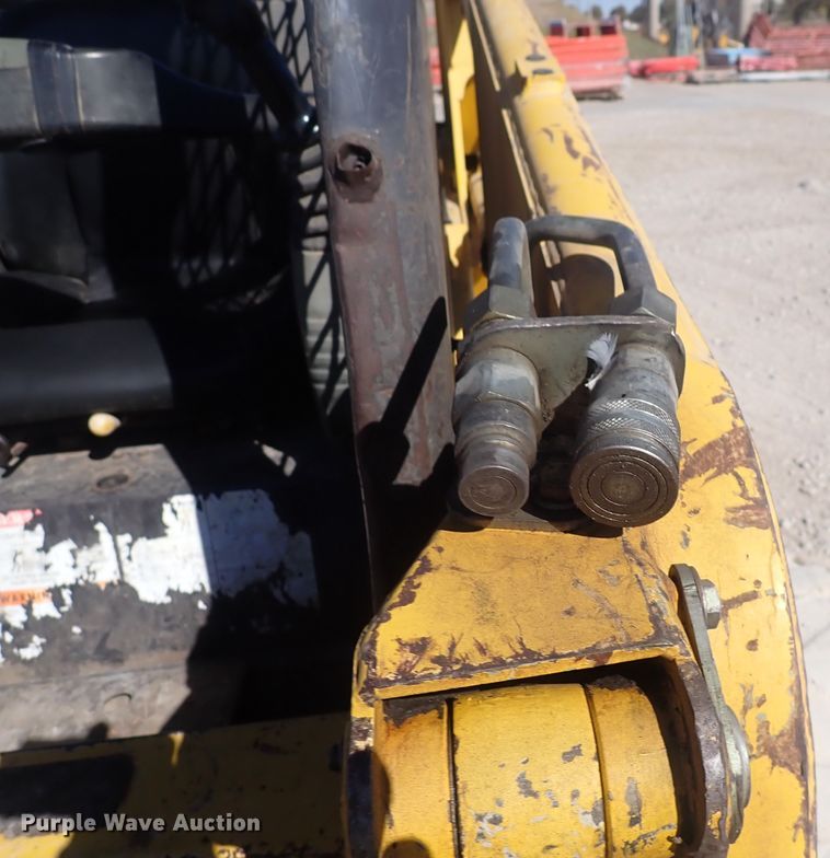 image for item DQ3047 2005 Komatsu 1020T  skid steer loader