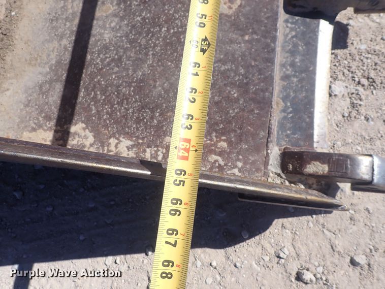 image for item DQ3047 2005 Komatsu 1020T  skid steer loader