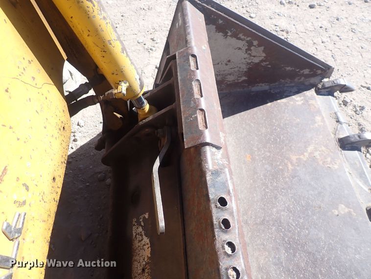 image for item DQ3047 2005 Komatsu 1020T  skid steer loader